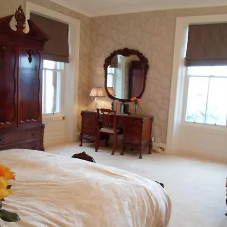 Hawksdale Villa *